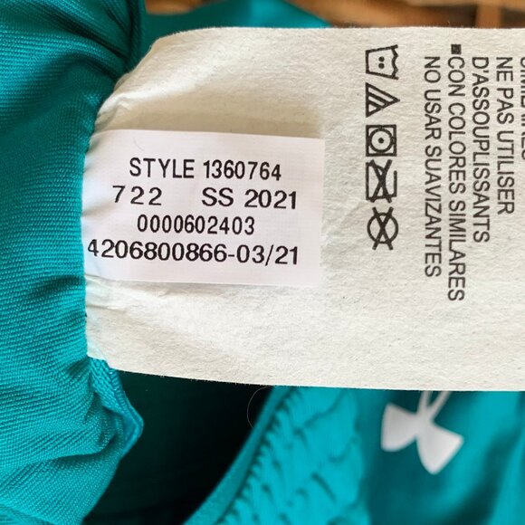 NWT Under Armour Women's Knit Mid-Length Shorts, Size XS, Green - Picture 5 of 9